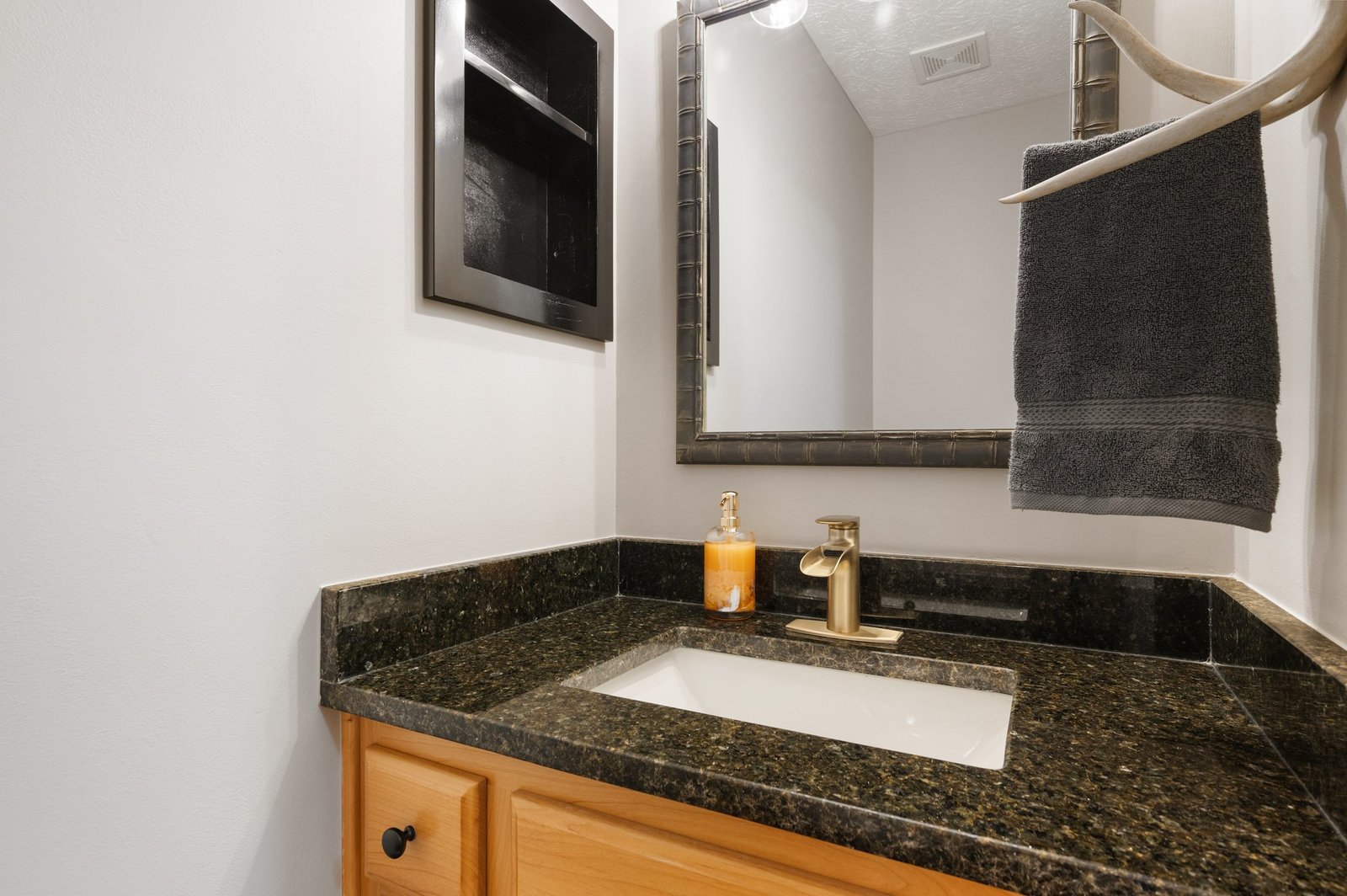 23-web-or-mls-3058-moonlight-rd