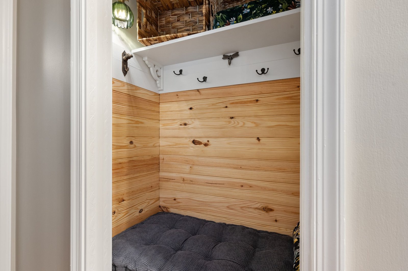 Moonlight Retreat - Foyer Seating